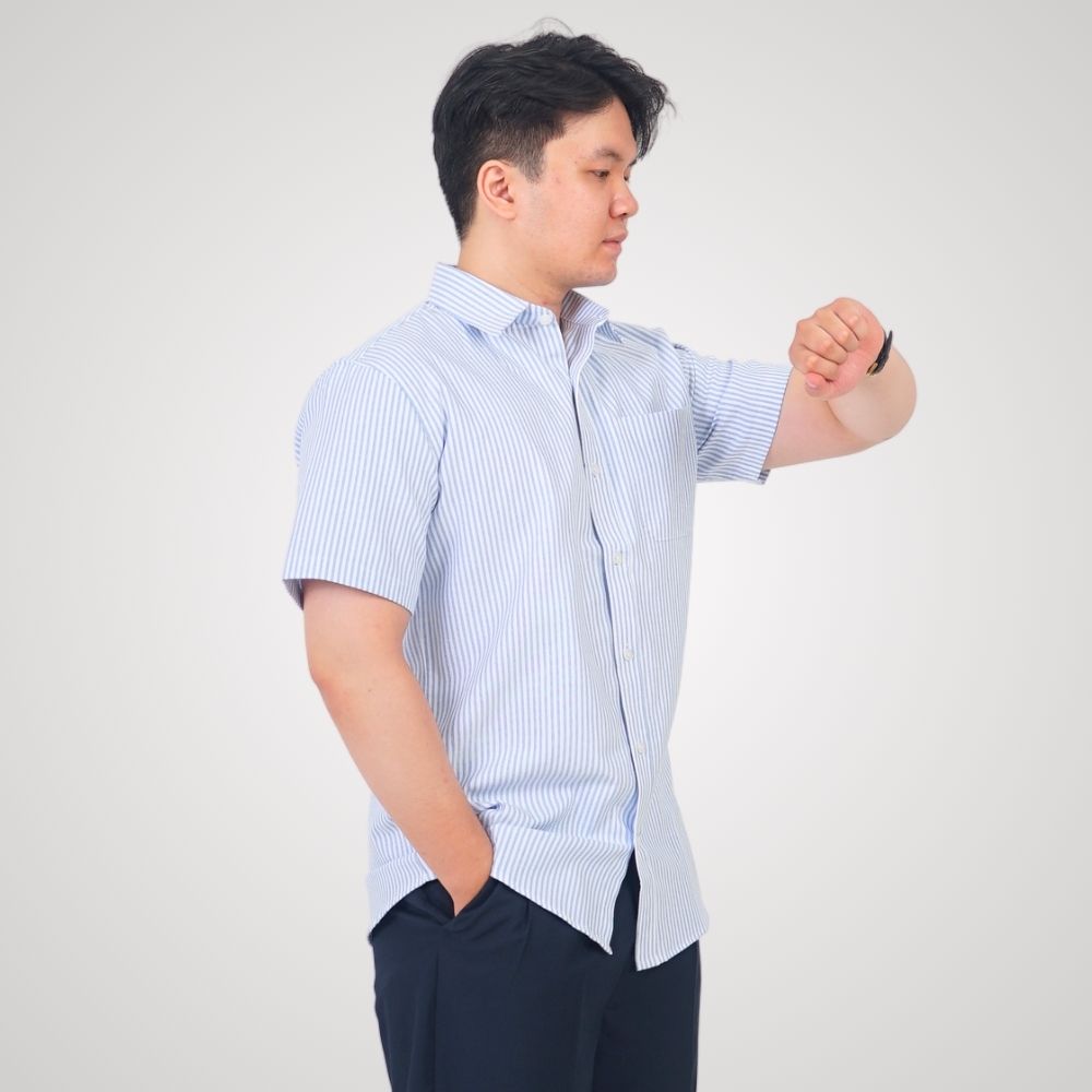 Áo sơ mi nam trung niên tay ngắn, chất liệu Oxford cao cấp, họa tiết kẻ sọc, đứng form, mẫu P24SNKD003 từ thương hiệu PAPAGO