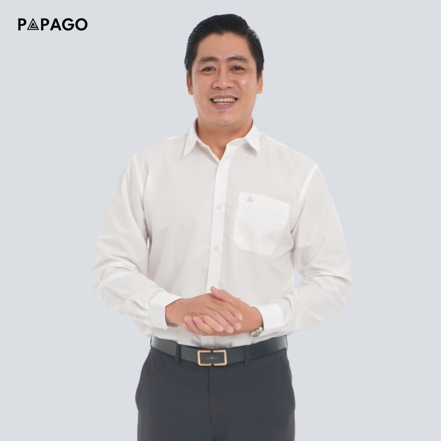áo sơ mi trắng trung niên